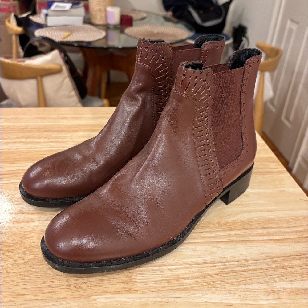 Tod’s brown ankle booties